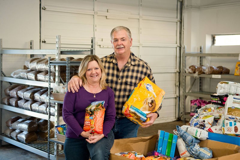 Charity provides food for pets of city's impoverished