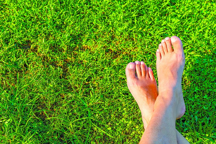 Experts recommend grooming before men put on sandals this summer